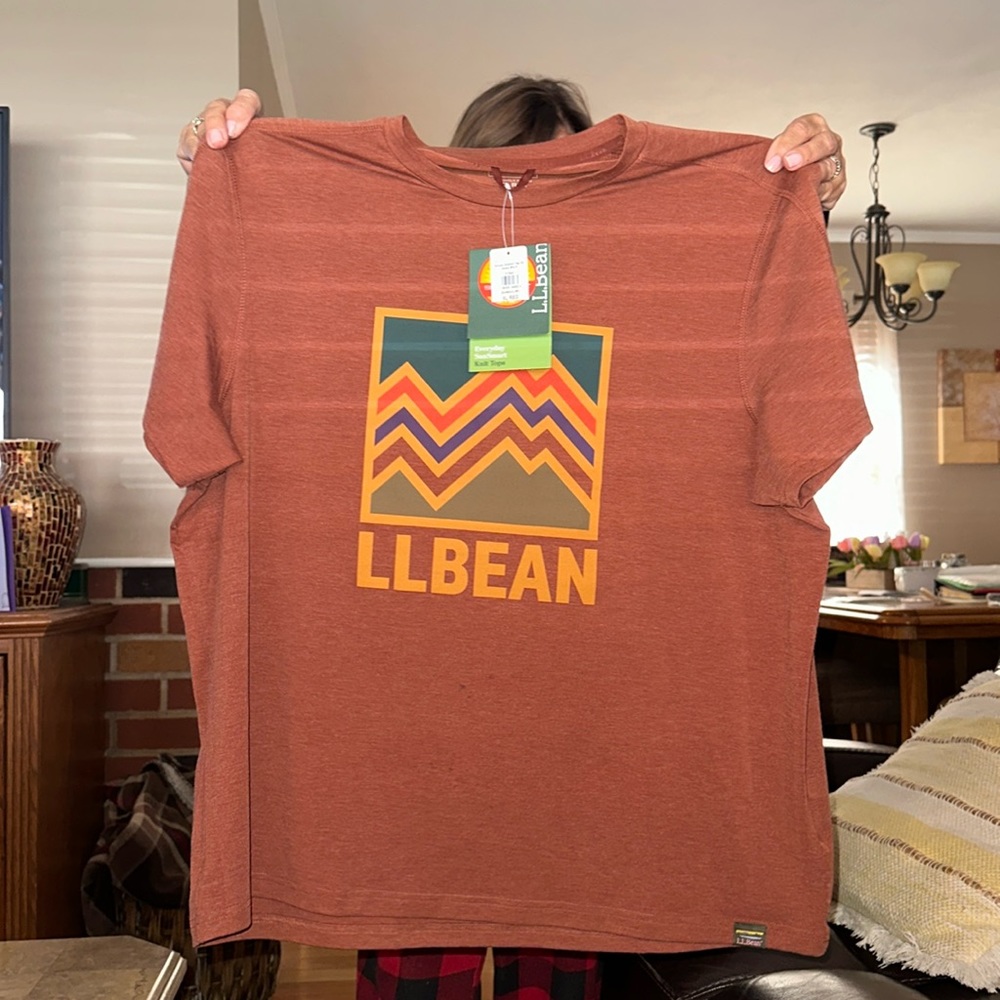 LL bean slightly fitted men’s tshirt